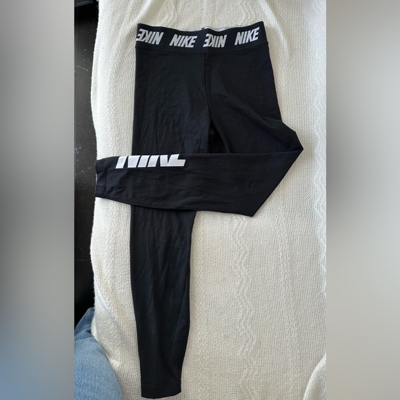 Nike Women’s Leggings - Picture 9 of 9